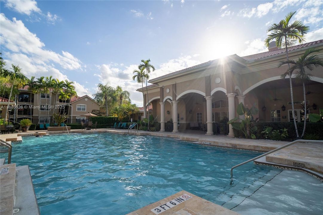 Recently Rented: $2,250 (1 beds, 1 baths, 810 Square Feet)