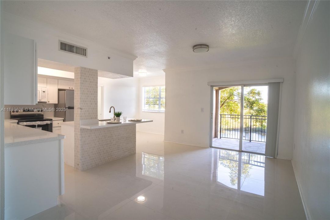 Recently Rented: $2,250 (1 beds, 1 baths, 810 Square Feet)