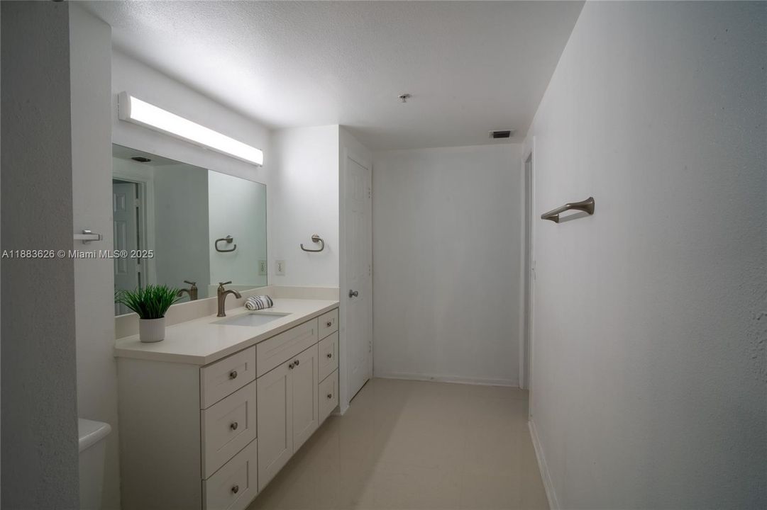 Recently Rented: $2,250 (1 beds, 1 baths, 810 Square Feet)