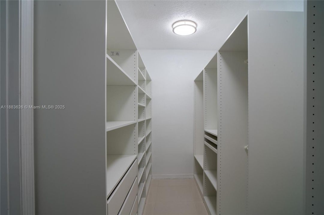 Recently Rented: $2,250 (1 beds, 1 baths, 810 Square Feet)