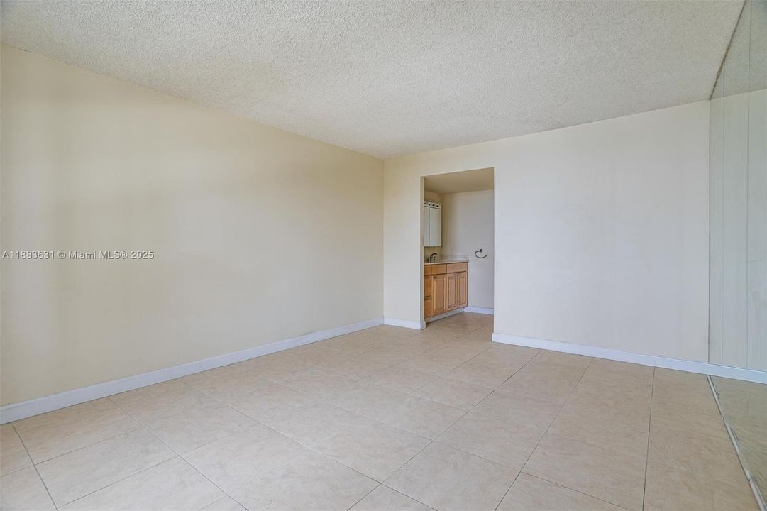 For Sale: $595,000 (2 beds, 2 baths, 1100 Square Feet)