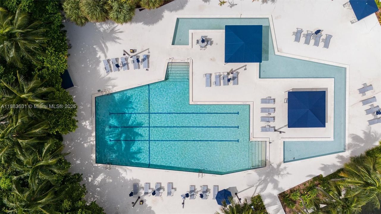 For Sale: $595,000 (2 beds, 2 baths, 1100 Square Feet)