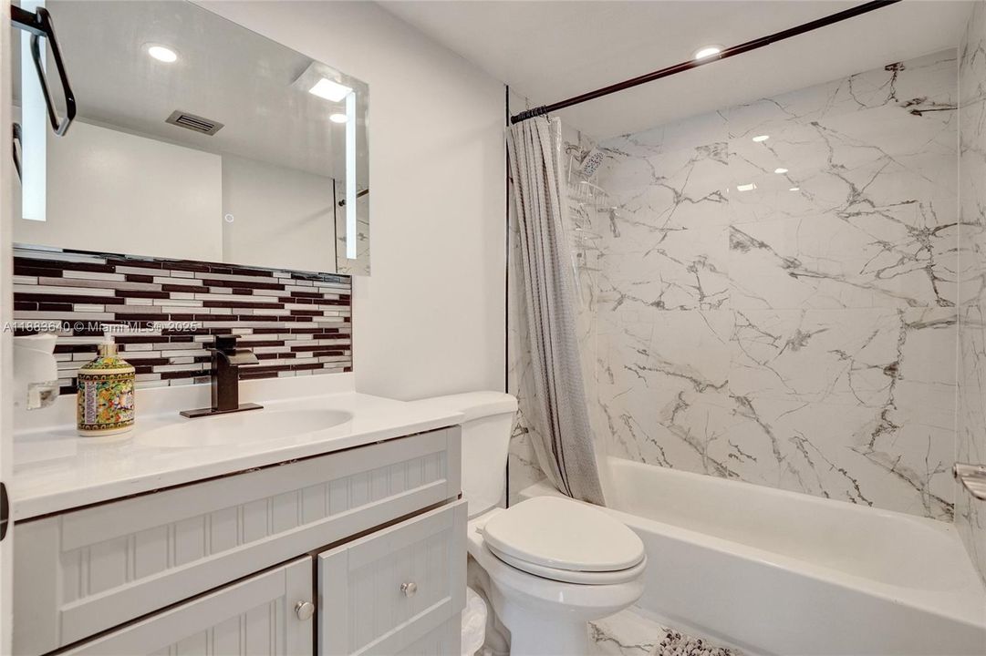 待售: $330,000 (2 贝兹, 2 浴室, 848 平方英尺)