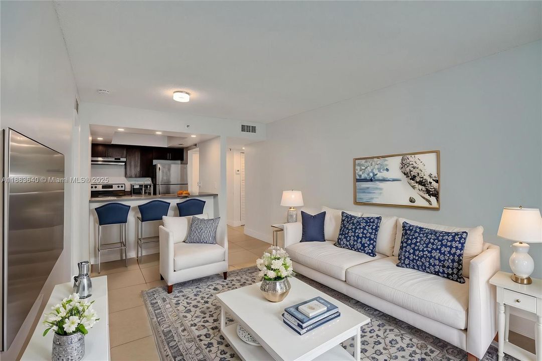 待售: $330,000 (2 贝兹, 2 浴室, 848 平方英尺)