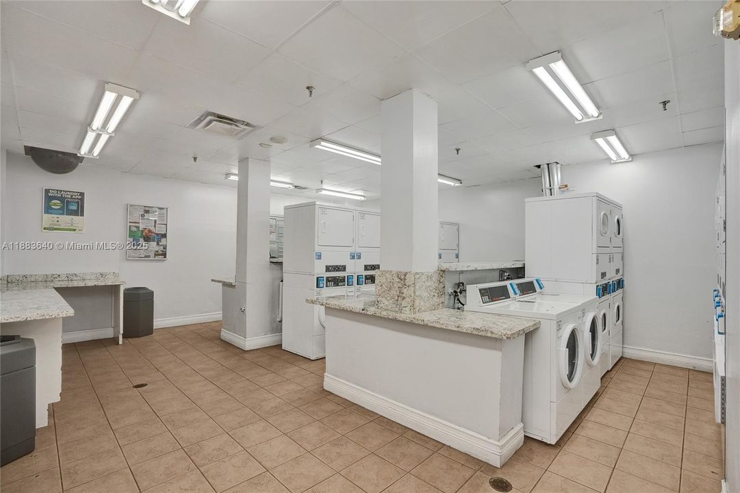 待售: $330,000 (2 贝兹, 2 浴室, 848 平方英尺)