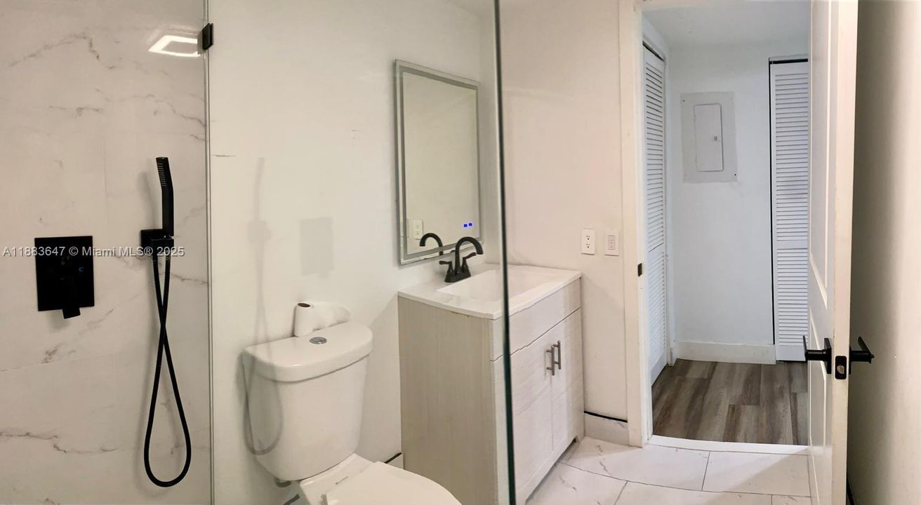 Active With Contract: $1,950 (1 beds, 1 baths, 739 Square Feet)
