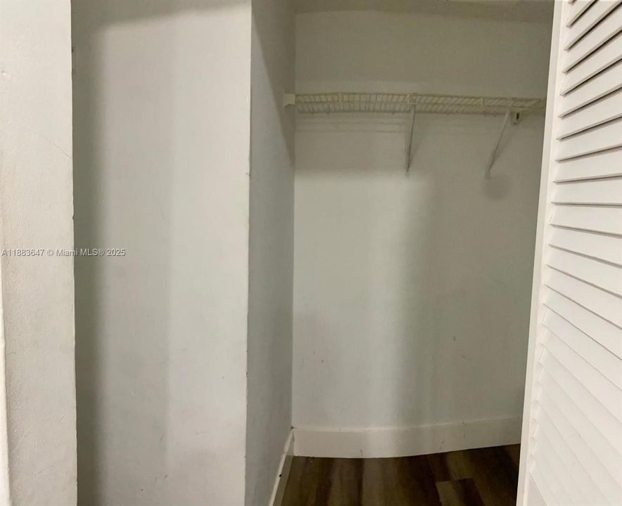 Active With Contract: $1,950 (1 beds, 1 baths, 739 Square Feet)