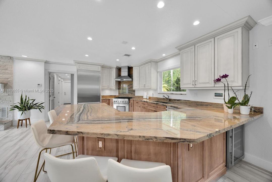 На продажу: $1,750,000 (4 спален, 2 ванн, 2473 Квадратных фут)