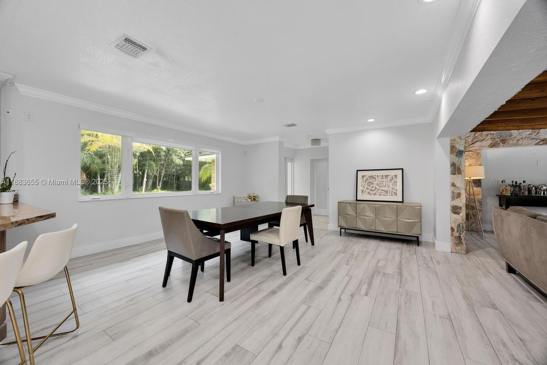 На продажу: $1,750,000 (4 спален, 2 ванн, 2473 Квадратных фут)