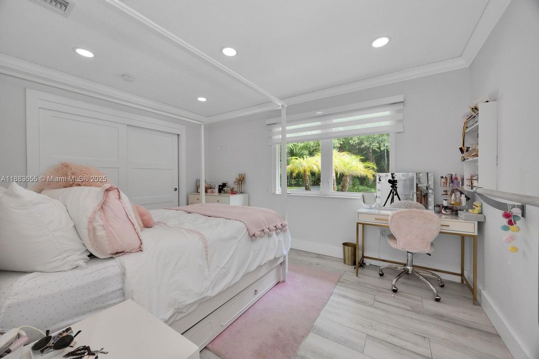 На продажу: $1,750,000 (4 спален, 2 ванн, 2473 Квадратных фут)