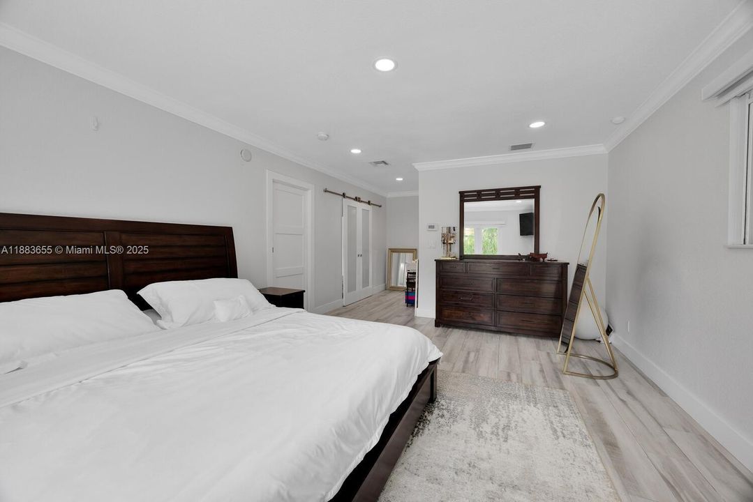 На продажу: $1,750,000 (4 спален, 2 ванн, 2473 Квадратных фут)