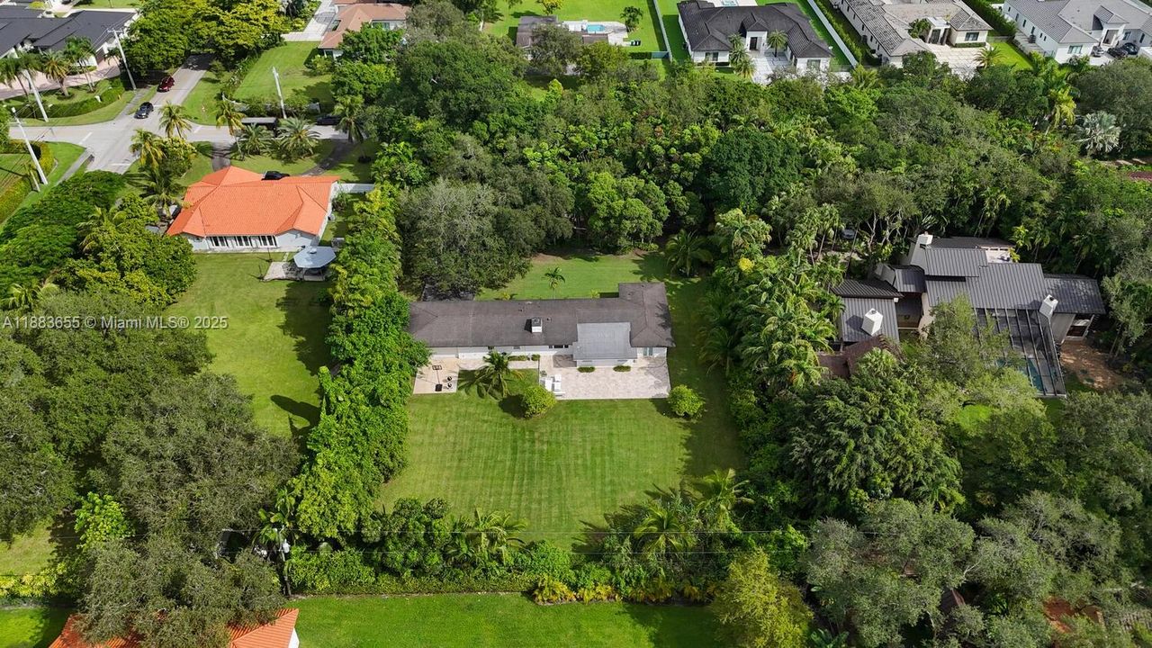 На продажу: $1,750,000 (4 спален, 2 ванн, 2473 Квадратных фут)