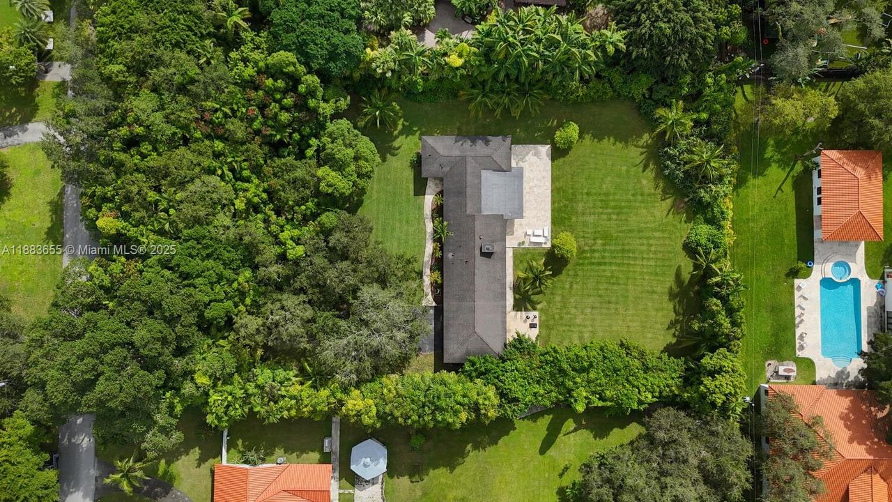 На продажу: $1,750,000 (4 спален, 2 ванн, 2473 Квадратных фут)