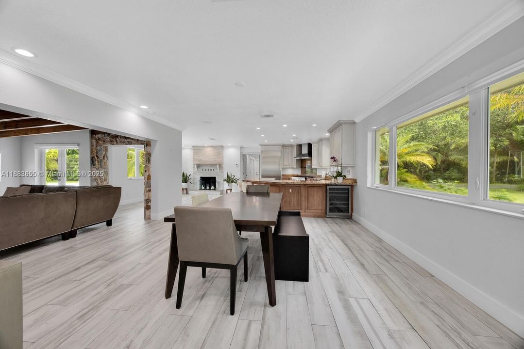 На продажу: $1,750,000 (4 спален, 2 ванн, 2473 Квадратных фут)