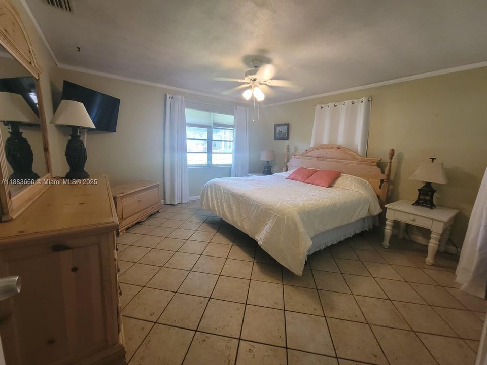 В аренду: $2,400 (2 спален, 1 ванн, 840 Квадратных фут)