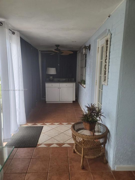 В аренду: $2,400 (2 спален, 1 ванн, 840 Квадратных фут)