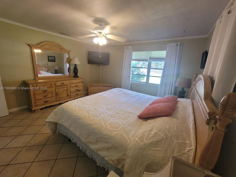 В аренду: $2,400 (2 спален, 1 ванн, 840 Квадратных фут)