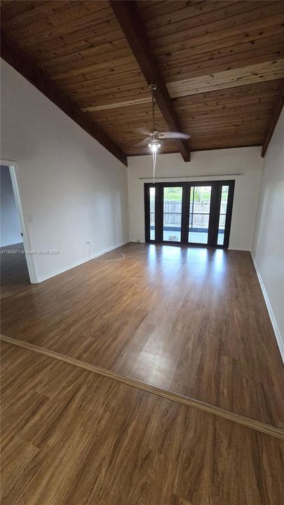 Active With Contract: $2,550 (2 beds, 2 baths, 1196 Square Feet)