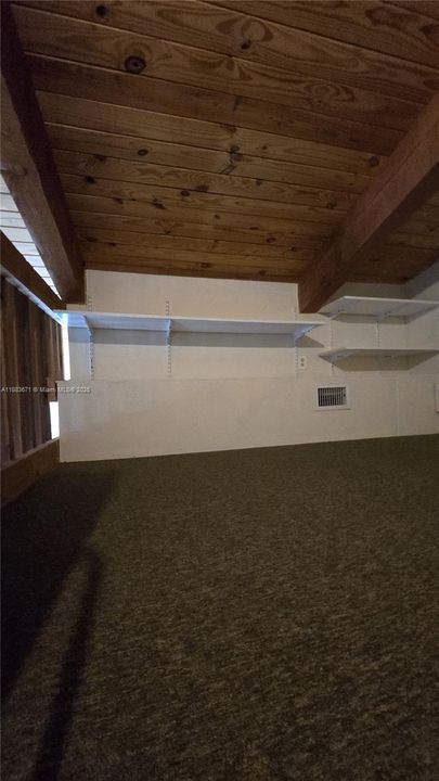 Active With Contract: $2,550 (2 beds, 2 baths, 1196 Square Feet)