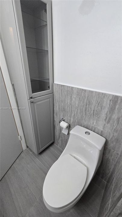 Active With Contract: $2,550 (2 beds, 2 baths, 1196 Square Feet)