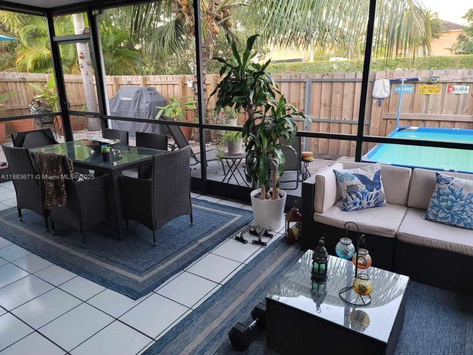 Active With Contract: $2,550 (2 beds, 2 baths, 1196 Square Feet)