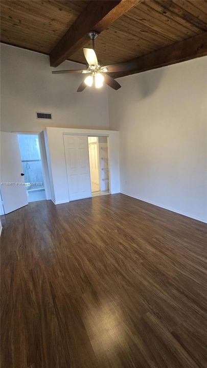Active With Contract: $2,550 (2 beds, 2 baths, 1196 Square Feet)