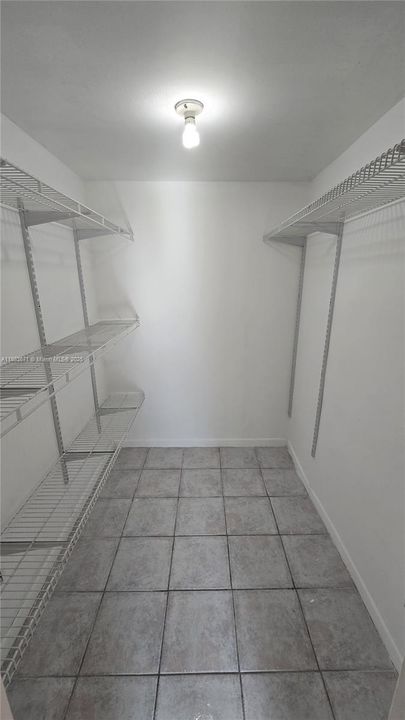 Active With Contract: $2,550 (2 beds, 2 baths, 1196 Square Feet)