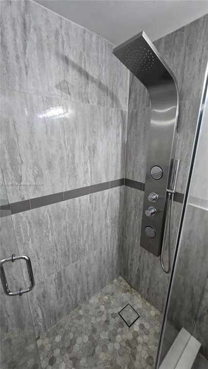 Active With Contract: $2,550 (2 beds, 2 baths, 1196 Square Feet)