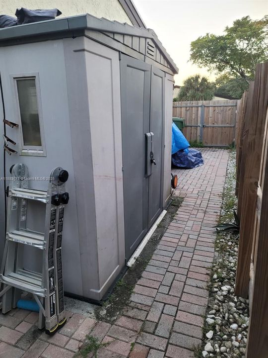 Active With Contract: $2,550 (2 beds, 2 baths, 1196 Square Feet)