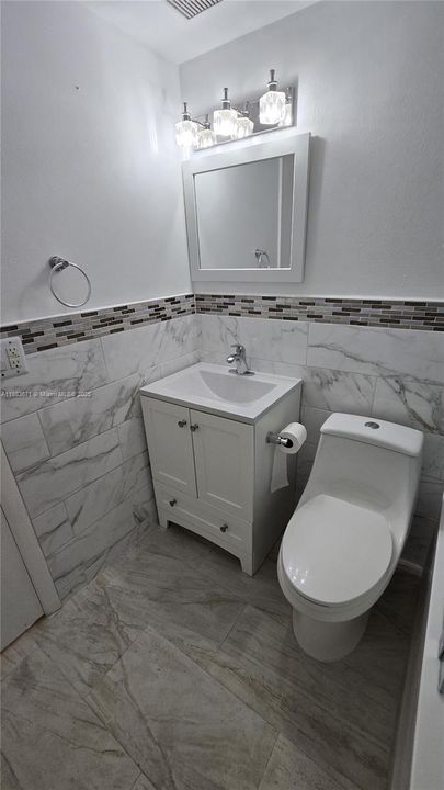 Active With Contract: $2,550 (2 beds, 2 baths, 1196 Square Feet)