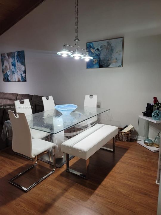 Active With Contract: $2,550 (2 beds, 2 baths, 1196 Square Feet)