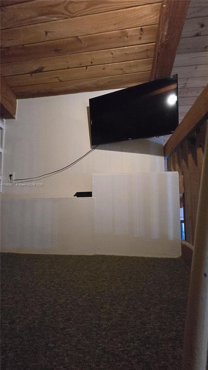 Active With Contract: $2,550 (2 beds, 2 baths, 1196 Square Feet)