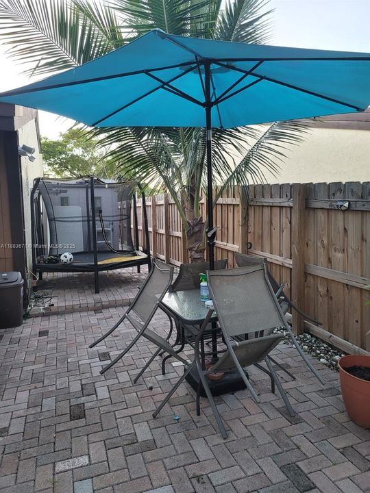 Active With Contract: $2,550 (2 beds, 2 baths, 1196 Square Feet)