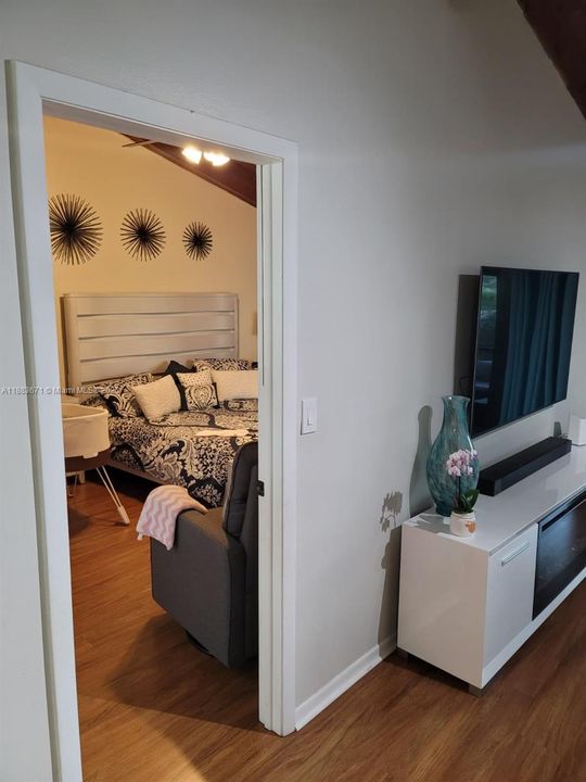 Active With Contract: $2,550 (2 beds, 2 baths, 1196 Square Feet)