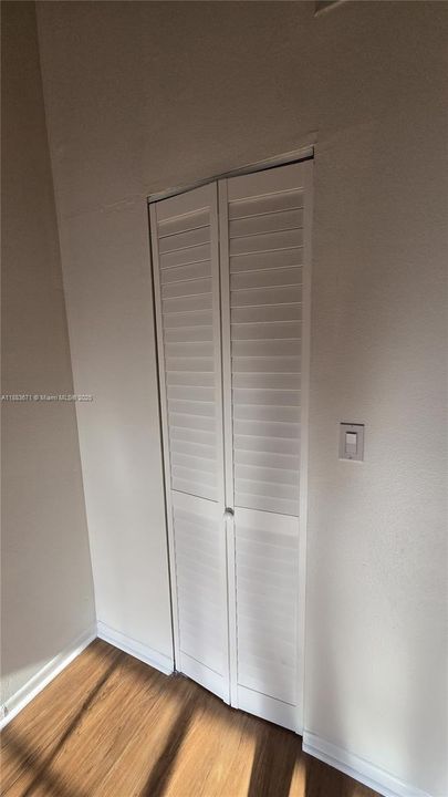 Active With Contract: $2,550 (2 beds, 2 baths, 1196 Square Feet)