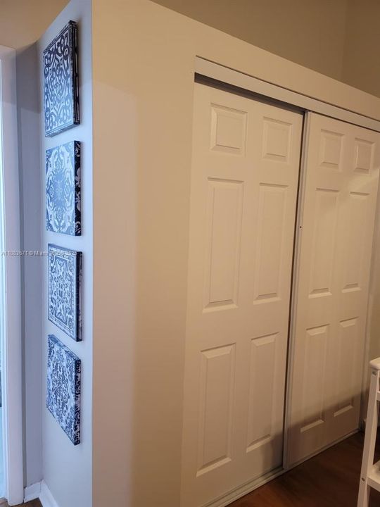 Active With Contract: $2,550 (2 beds, 2 baths, 1196 Square Feet)