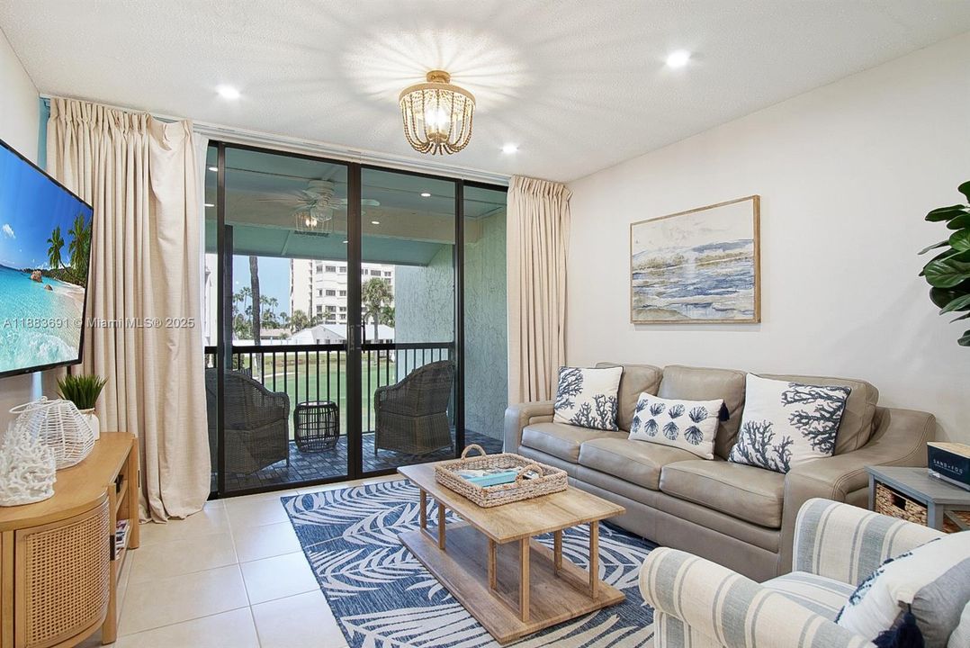 Под контрактом: $220,000 (1 спален, 1 ванн, 678 Квадратных фут)