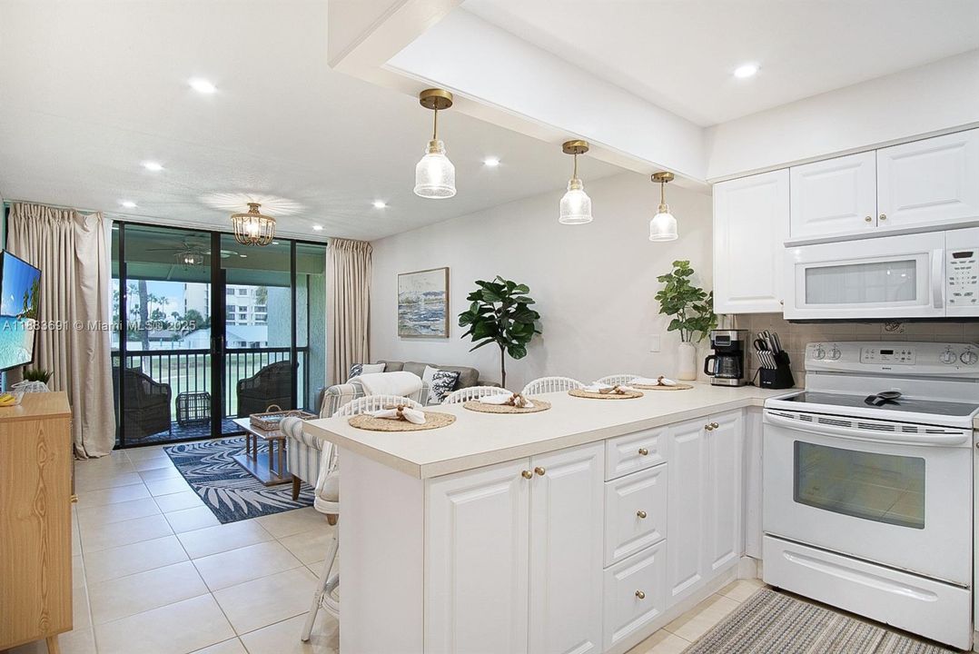 Под контрактом: $220,000 (1 спален, 1 ванн, 678 Квадратных фут)