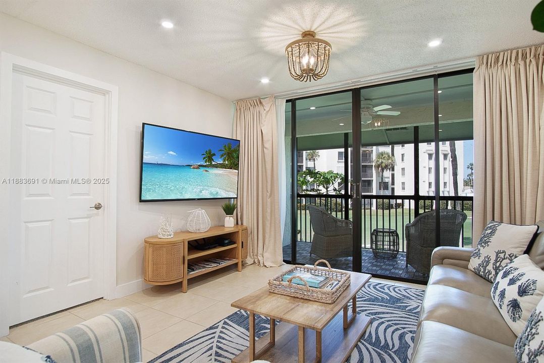 Под контрактом: $220,000 (1 спален, 1 ванн, 678 Квадратных фут)