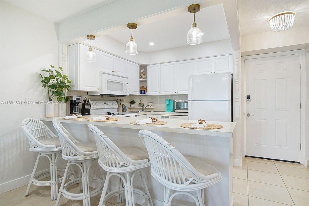 Под контрактом: $220,000 (1 спален, 1 ванн, 678 Квадратных фут)