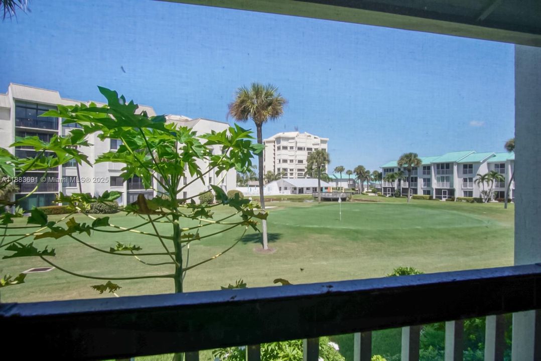 Под контрактом: $220,000 (1 спален, 1 ванн, 678 Квадратных фут)