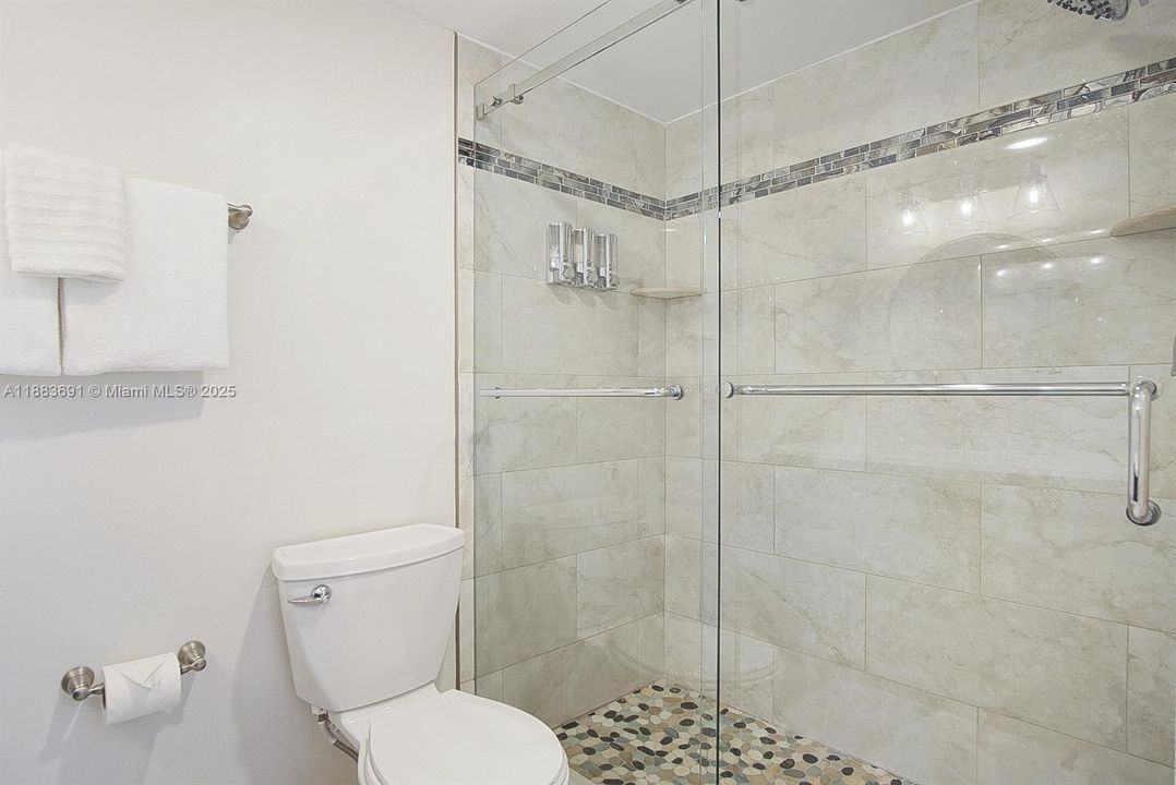 Под контрактом: $220,000 (1 спален, 1 ванн, 678 Квадратных фут)