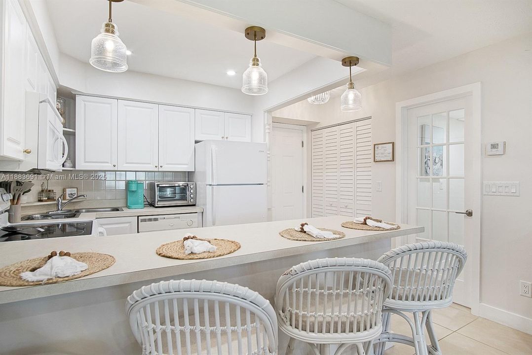 Под контрактом: $220,000 (1 спален, 1 ванн, 678 Квадратных фут)