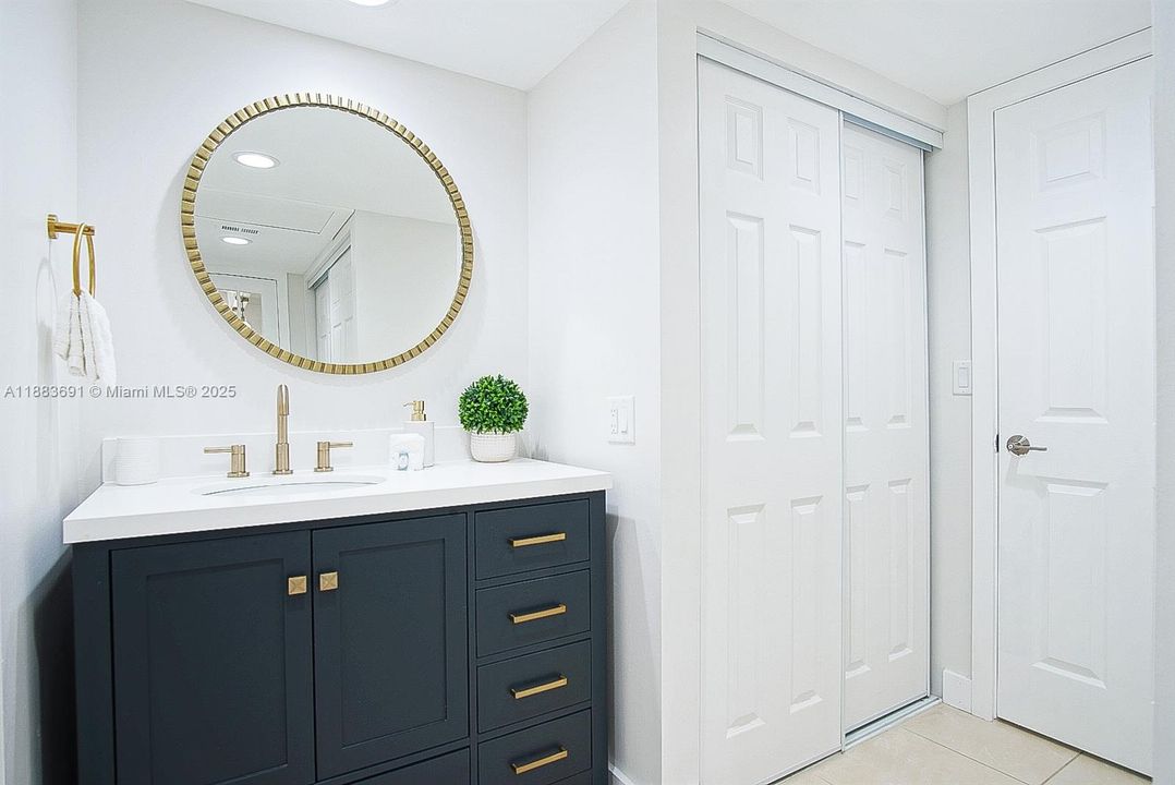 Под контрактом: $220,000 (1 спален, 1 ванн, 678 Квадратных фут)