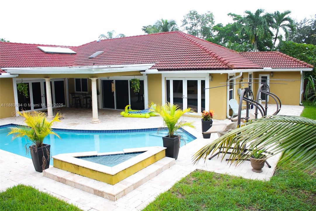 For Sale: $889,999 (4 beds, 3 baths, 3017 Square Feet)