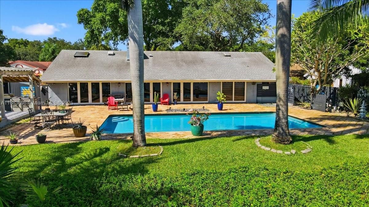 For Sale: $1,090,000 (4 beds, 3 baths, 2465 Square Feet)