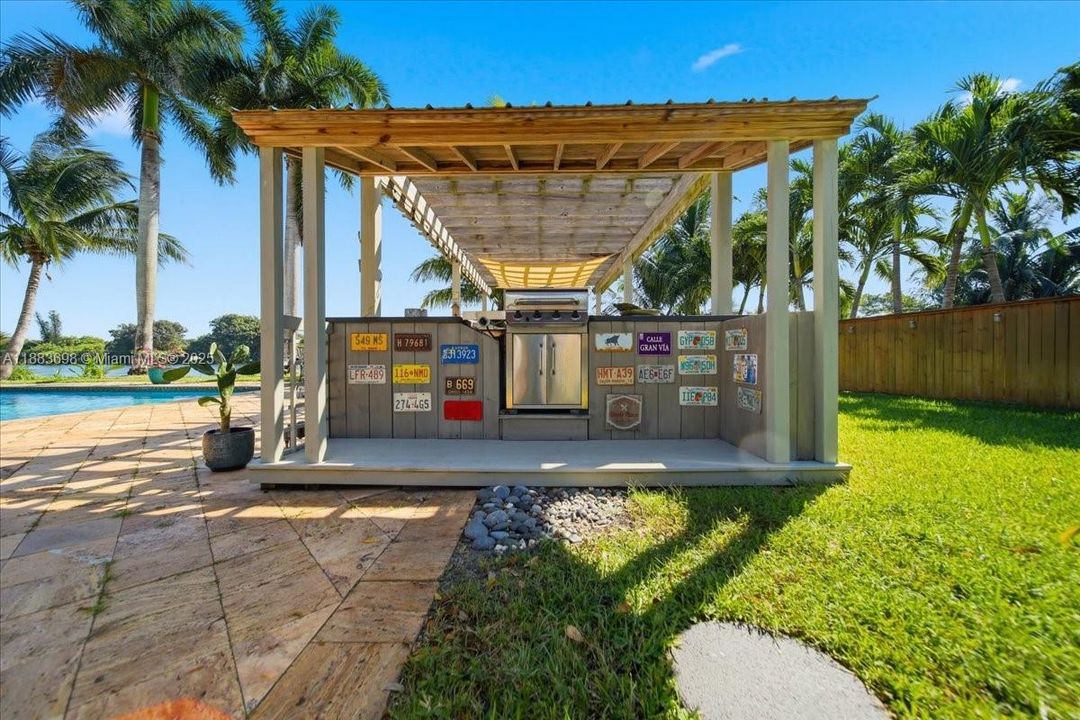 For Sale: $1,090,000 (4 beds, 3 baths, 2465 Square Feet)