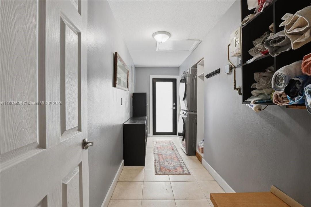 For Sale: $1,090,000 (4 beds, 3 baths, 2465 Square Feet)