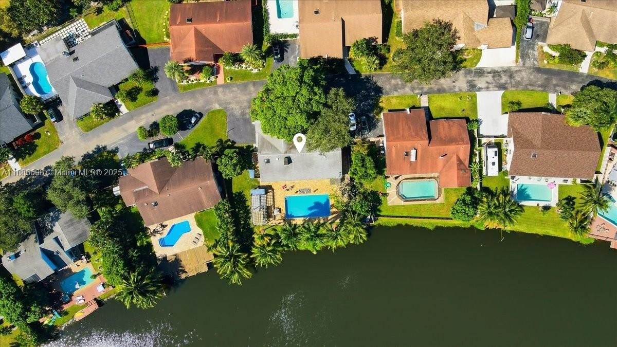 For Sale: $1,090,000 (4 beds, 3 baths, 2465 Square Feet)