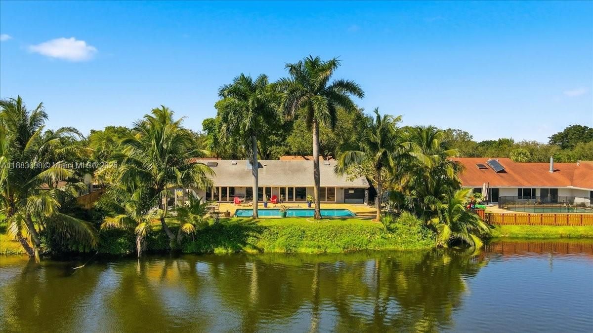 For Sale: $1,090,000 (4 beds, 3 baths, 2465 Square Feet)